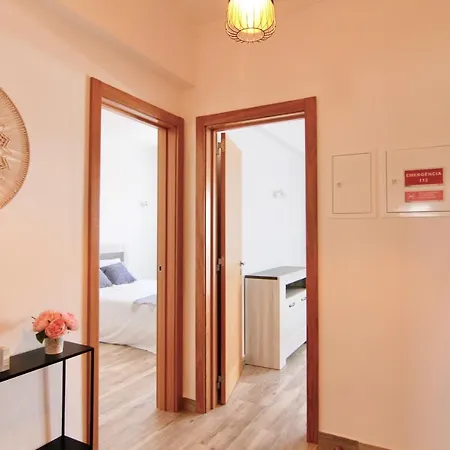Lovelystay - Luminous 3bdr In Lagoa